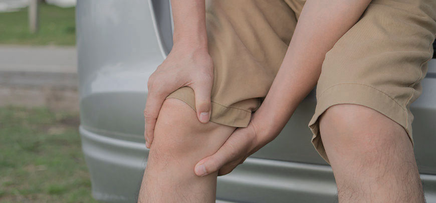 patient with knee pain in need of auto accident injury care in College Park